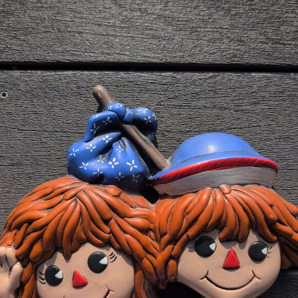 Vintage Raggedy Ann and Andy Ceramic Wall Plaque Wall Hanging - Picture 5 of 6